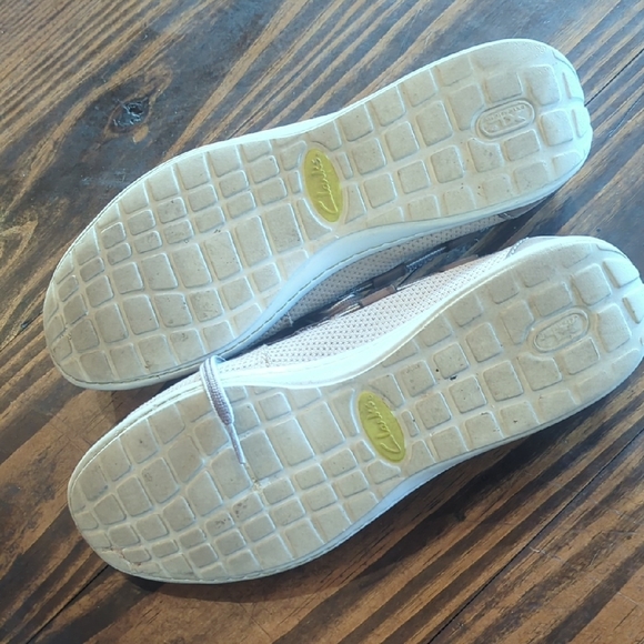 Like New Clark Suede Leather Tan Extra Light Loafers - Picture 7 of 10